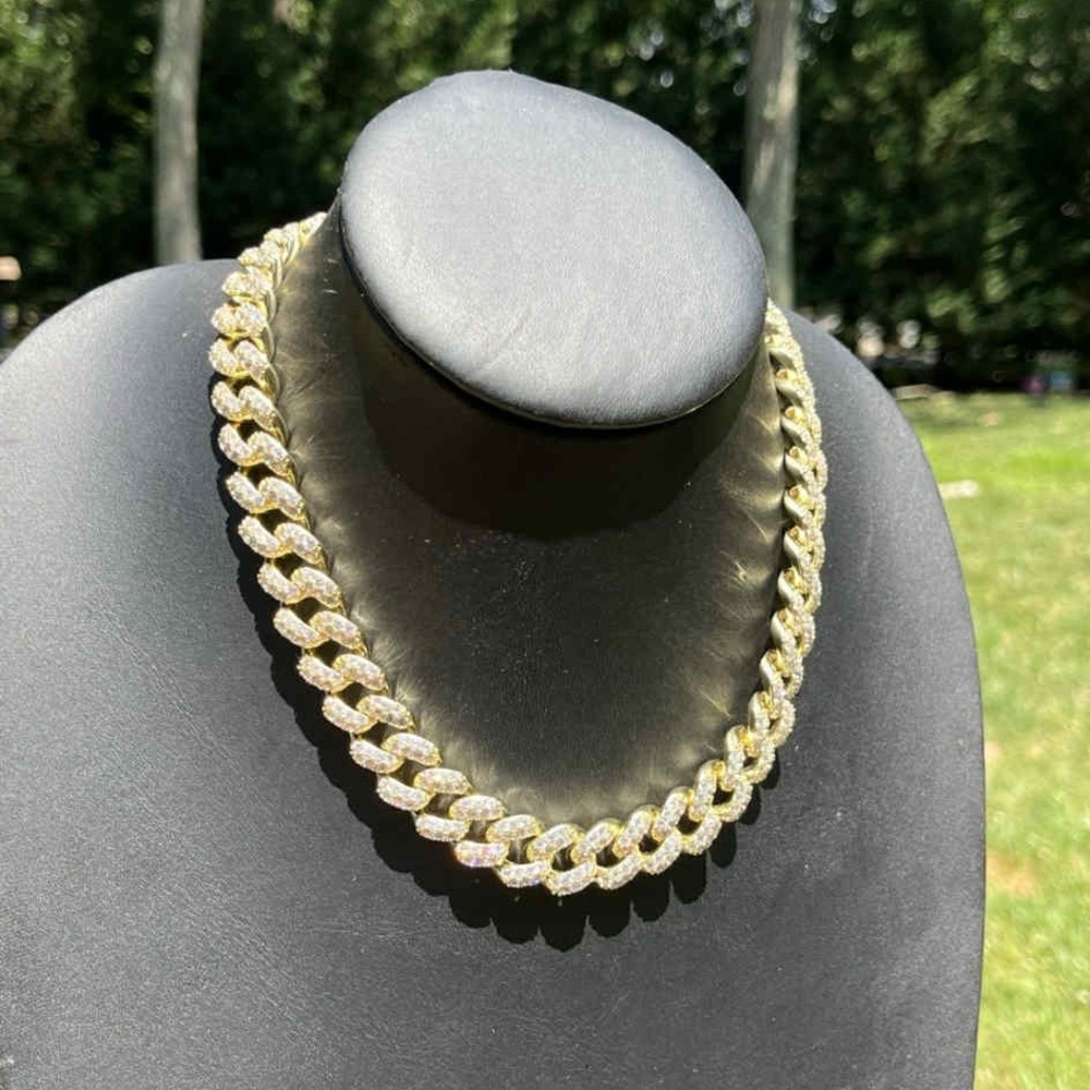 Iced Out Miami Cuban Link Chain(SALE)